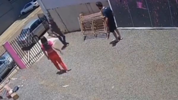 والد يقتل صديق ابنته بعد اكتشافه إساءته لها