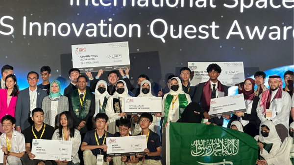 طلاب مدارس مؤسسة قطر يتألقون في مسابقة التحدي الفضائي الدولي 2025 في سنغافورة