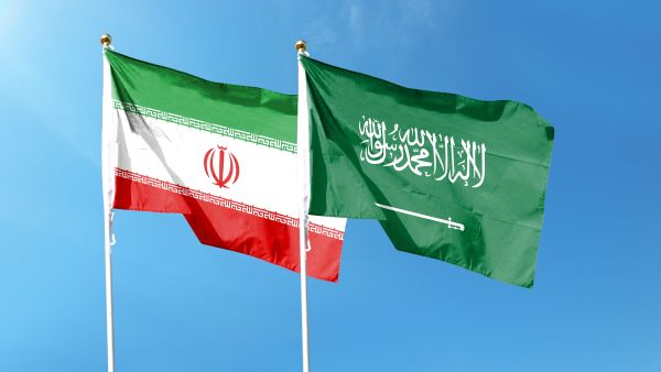 إيران والسعودية تبحثان تطورات اليمن ولبنان 