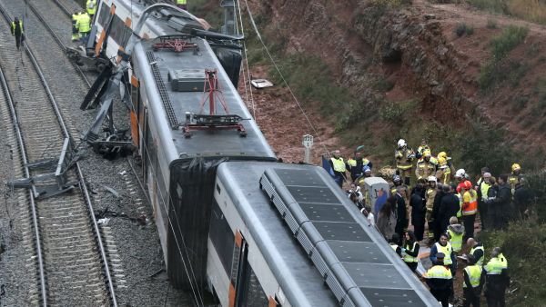 Commuter train hits construction crane near Cartagena in Spain