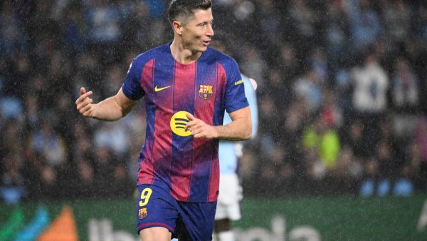 ليفاندوفسكي يحسم الجدل: البقاء في برشلونة حتى نهاية العقد