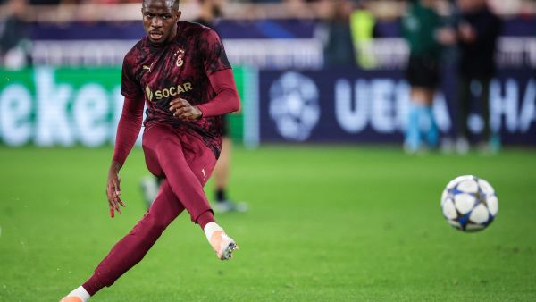 تقارير ألمانية: عرض فيكتور أوسيمين على بايرن ميونخ