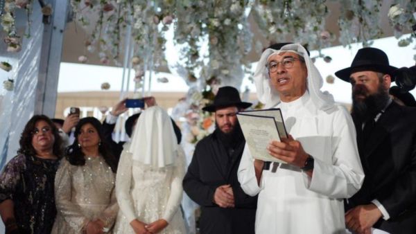 زواج حاخام إسرائيلي من إماراتية يثير موجة جدل واسعة