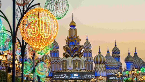 القرية العالمية تطلق عروضاً ثقافية وترفيهية احتفاء بأسبوع "الإمارات والكويت.. إخوة للأبد"
