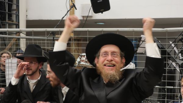 ظن الحاخام إلهًا.. فتلقى درسًا مؤخرًا من مساعده