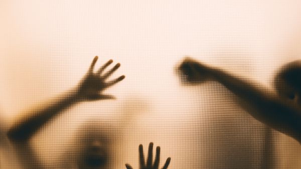  حبس رجل أعمال ومدير دار رعاية أيتام بتهمة "الاتجار بالبشر"