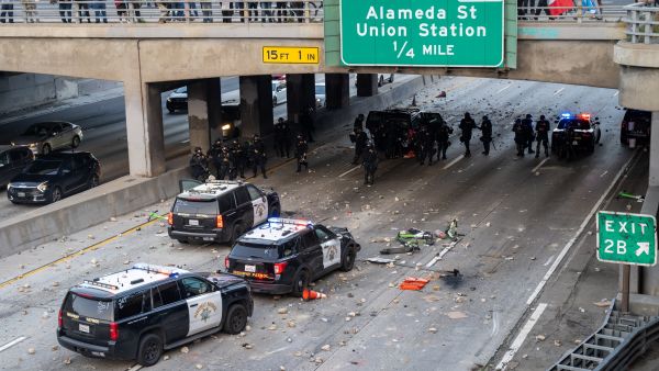 ابتعد عن فنزويلا