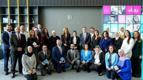 الأميرة غيداء تكرِّم البنك العربي لرعايته برنامج "العودة إلى المدرسة"