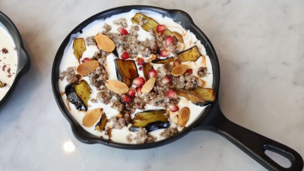 فتة المكدوس بدبس الرمان