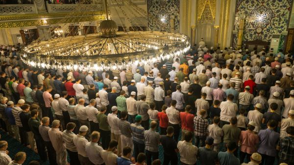 لماذا سُمّيت صلاة التراويح بهذا الاسم؟