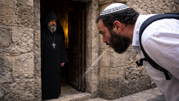 حين تتحول الإساءة إلى عادة: بصق أمام الأديرة في القدس