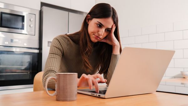 كيف تتغلب على الملل في العمل وتستعيد حماسك؟