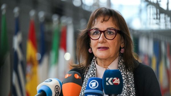 مفوضة الاتحاد الأوروبي لشؤون المتوسط دوبرافكا شويتسا تتحدث إلى الصحافة خلال اجتماع مجلس الشؤون الخارجية في مقر الاتحاد الأوروبي في بروكسل، بتاريخ 20 نوفمبر 2025. (تصوير: نيكولاس توكات / وكالة الصحافة الفرنسية)