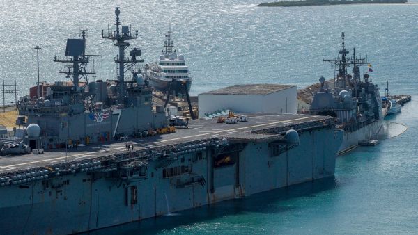 Despite military buildup, Washington pauses Iran strike plans