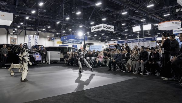 Faraday Future Launches Three Series of Robot Products at the Annual NADA Show, Aiming to Become the first U.S. Company to Deliver Both Humanoid and Bionic Robots