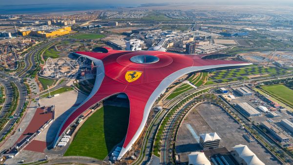 جزيرتَي ياس والسعديات تحصدان أكثر من 195 جائزة وتكريماً خلال عام 2025