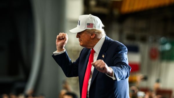 ترامب: الكونغرس يمنعني من الحصول على وسام الشرف