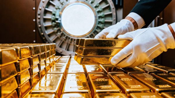 الذهب يصعد بدعم الدولار