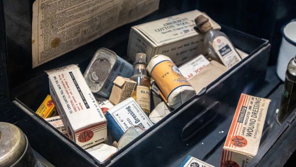 الأدوية الضرورية في حالات الطوارئ وقت الحرب