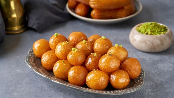 عوامة رمضان السريعة بمكوّنين فقط… حلوى سهلة واقتصادية