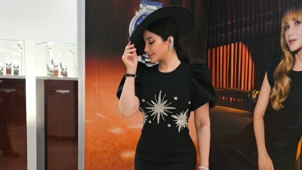 لجين عمران تخطف الأنظار بإطلالة فخمة في كأس دبي العالمي للخيول 2026