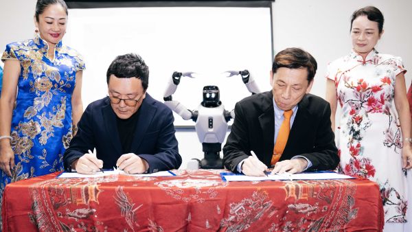 فاراداي فيوتشر تُنجز تسليم روبوتات الذكاء الاصطناعي المتجسّد في ولاية تكساس وتوسّع سيناريوهات “الروبوت والمركبة + التعليم” و“الروبوت والمركبة + العروض”