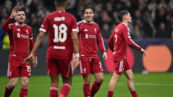 جيرارد يطالب بإشراك موهبة ليفربول الشابة بدلًا من جاكبو