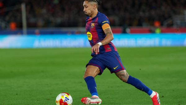 رافينيا يشكر الجماهير ويعد بنهاية موسم مذهلة