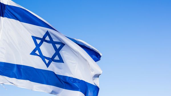 علم إسرائيل في السماء 