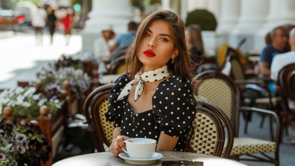 أفكار تنسيق قطعة بولكا دوت "Polka Dot" في ربيع وصيف 2026