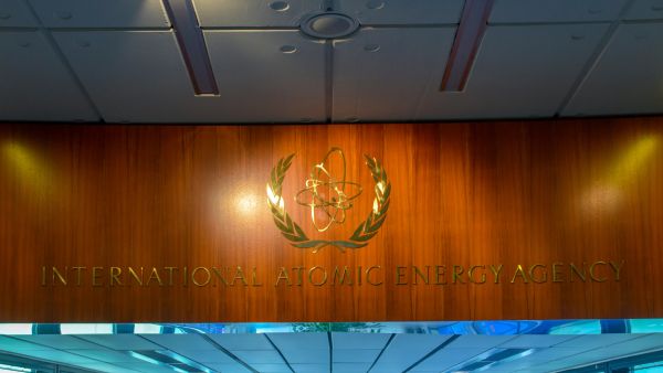 فيينا، النمسا - 5 مايو 2023: مبنى مكاتب الأمم المتحدة في فيينا. مقرّ رئيسي…