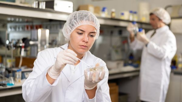 منشأة حضانة النباتات على سطح المريخ