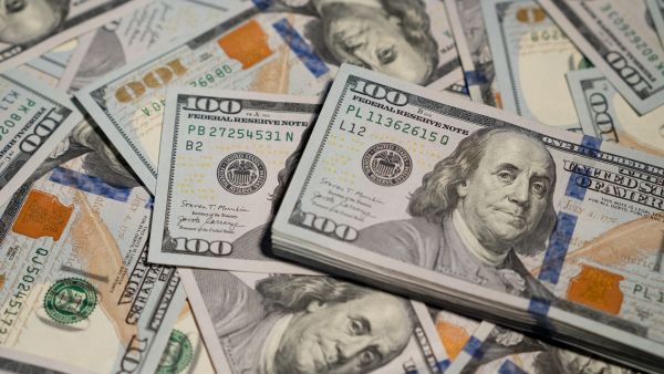 الدولار يستقر وسط تصاعد التوترات في الشرق الأوسط