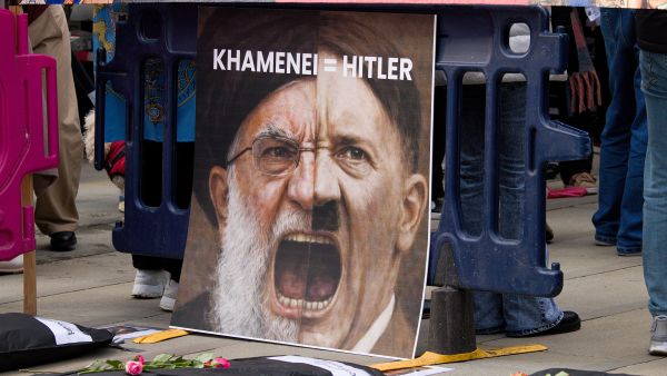 بعد مقتل خامنئي.. لاريجاني يكشف من سيقود إيران