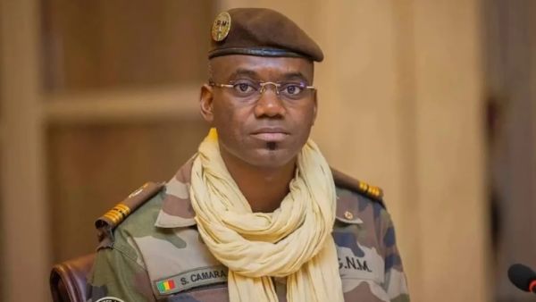 وزير دفاع مالي