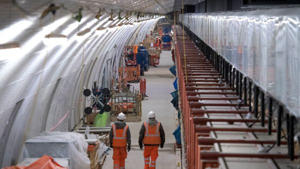 Gas leak at London’s Farringdon Station triggers evacuation and medical checks