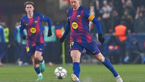 ثلاثي مرشح لتعويض دي يونغ..وقرار حاسم ينتظر فليك