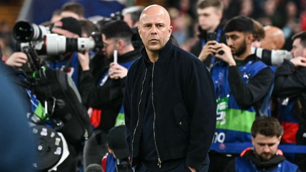 جيرارد يعلق على مستقبل سلوت مع ليفربول