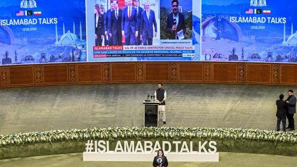 US unfreezes major Iranian assets during talks over Hormuz