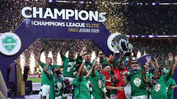 يايسله يعيد الأهلي إلى القمة