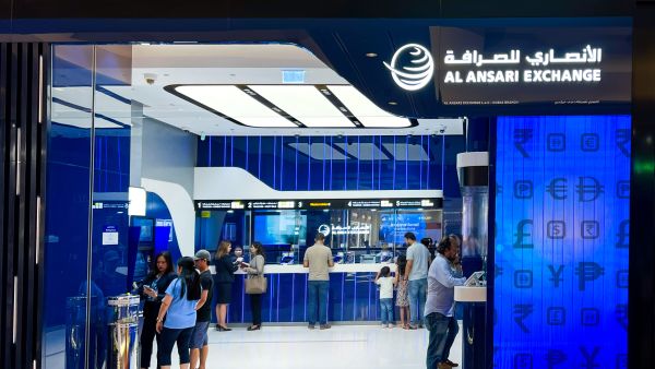 الأنصاري للصرافة و«الاتحاد للمعلومات الائتمانية» تطلقان خدمة التقارير الائتمانية للأفراد عبر فروع الأنصاري للصرافة