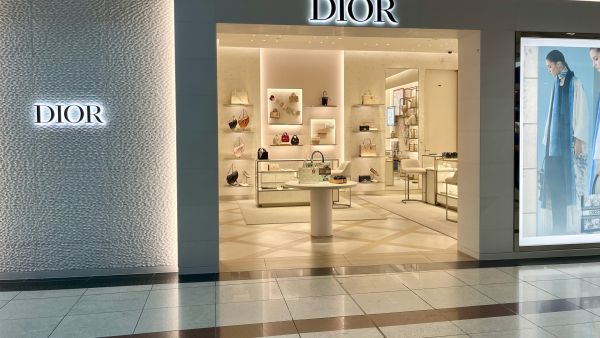 مبيعات السلع الفاخرة تتراجع في الإمارات