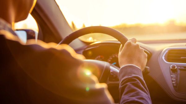 تفسير حلم قيادة السيارة وانا لا اعرف القيادة