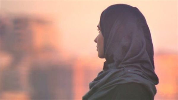 حلم الخروج بدون حجاب للعزباء