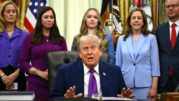 Trump: Iran-US ceasefire on ‘massive life support’