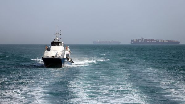 Ships in Hormuz 