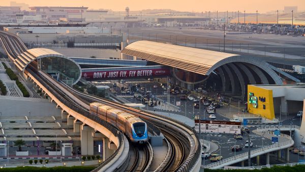 مطار دبي الدولي يحافظ على مستوى الربط العالمي وسط التحديات الإقليمية ويستعد لاستعادة زخم الطلب القوي على السفر تزامناً مع تخفيف قيود المجال الجوي في دولة الإمارات