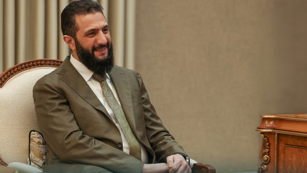 الرئيس السوري أحمد الشرع يستقبل فناناً في قصر الشعب.. من هو؟..الإخبارية السورية X