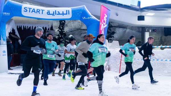 بمشاركة 1000 رياضي من 79 جنسية نجاح كبير لسباق دبي للجري الثلجي