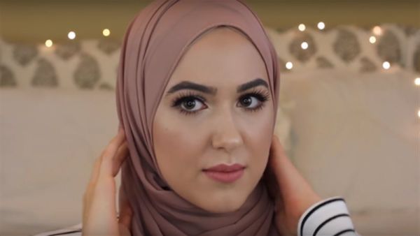 تفسير حلم الطرحة الملونة للمطلقة